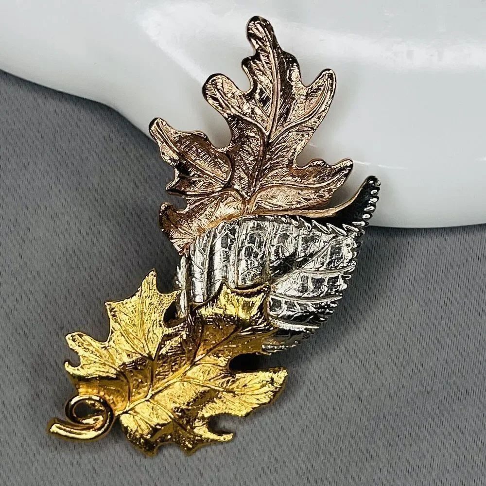 Vintage Avon Signed Women’s Brooch Pin Tri Color Tone Autumn Fall Time Leaves